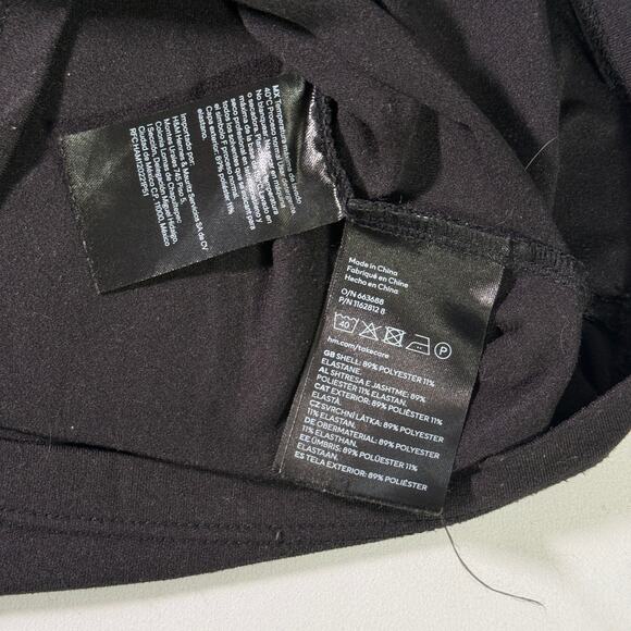 H&M Divided Basic Fitted Black Baby Tee Size Small Classic Minimal - Picture 6 of 6